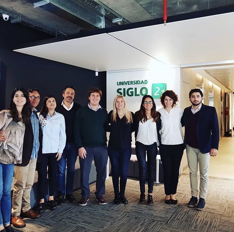 pablorivarola's tweet photo. Gen Innovador @LaSiglo21 @FundacionVarkey @EducacionHub Iniciamos el Proyecto Gen Innovador para el relevamiento nacional de las Innovaciones Educativas. https://t.co/2LXYafR7RA
