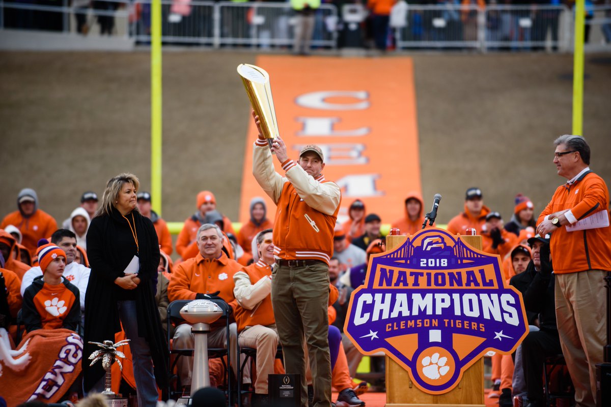 ClemsonUniv's tweet photo. @DavidsonCollege @UNC @UncAvl @UNCWilmington @NCState @DukeU @WCU @UofSC @EastCarolina @unccharlotte ...cute game. 

Now for the 🎤 ⬇️ https://t.co/WXOlHSOMTA