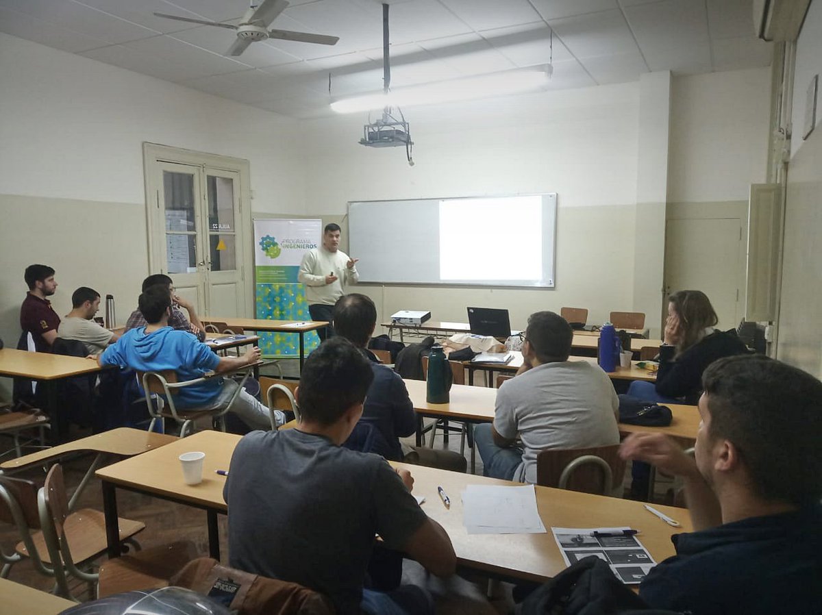CienciaSantaFe's tweet photo. Compartimos en #Rosario la 2da. Capacitación de la Competencia de Ideas-Proyecto Innovadores del #ProgramaIngenieros 👩🏽💻🌐👨🏽💻 En un encuentro junto a los y las participantes, realizamos un taller y una charla sobre emprendedorismo del futuro y capacidades de trabajo en equipo https://t.co/MqJb8Ob5aR