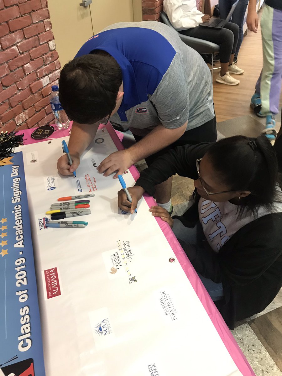 Ms. Davis tweet media