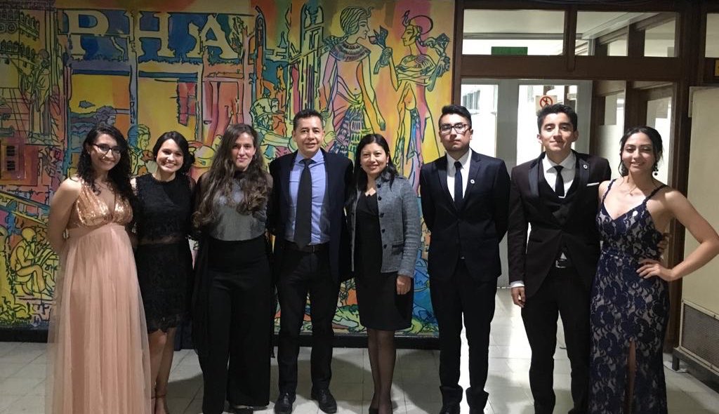 Según vamos adquiriendo conocimiento, las cosas no se hacen más compresibles, sino más misteriosas A. Schweiser. Felicitaciones a los nuevos Químicos Farmacéuticos y Doctores en Ciencias Farmacéuticas. Muchas felicidades a la profesora Pilar Olaya @FCienciasUNALco <a href="/ascolprofar/">ASCOLPROFAR</a>