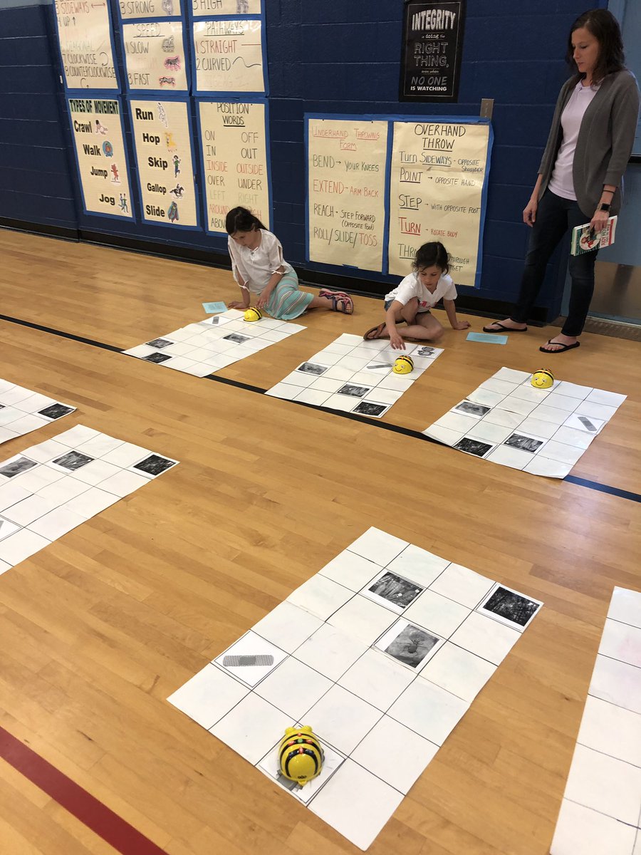 CCPS_MESMustang's tweet photo. Many engaging activities happening at our “MES Reads” event tonight! A great time had by all! #ccpsnotes #Reading #TeamMightyMustangs https://t.co/svlBSgpaUd