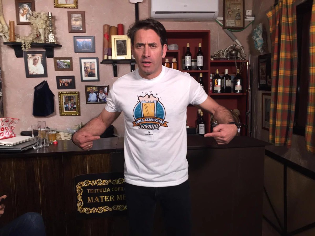 Una servesita?? @ElPalermasso_ <a href="/AGarridoOficial/">Antonio Garrido</a>