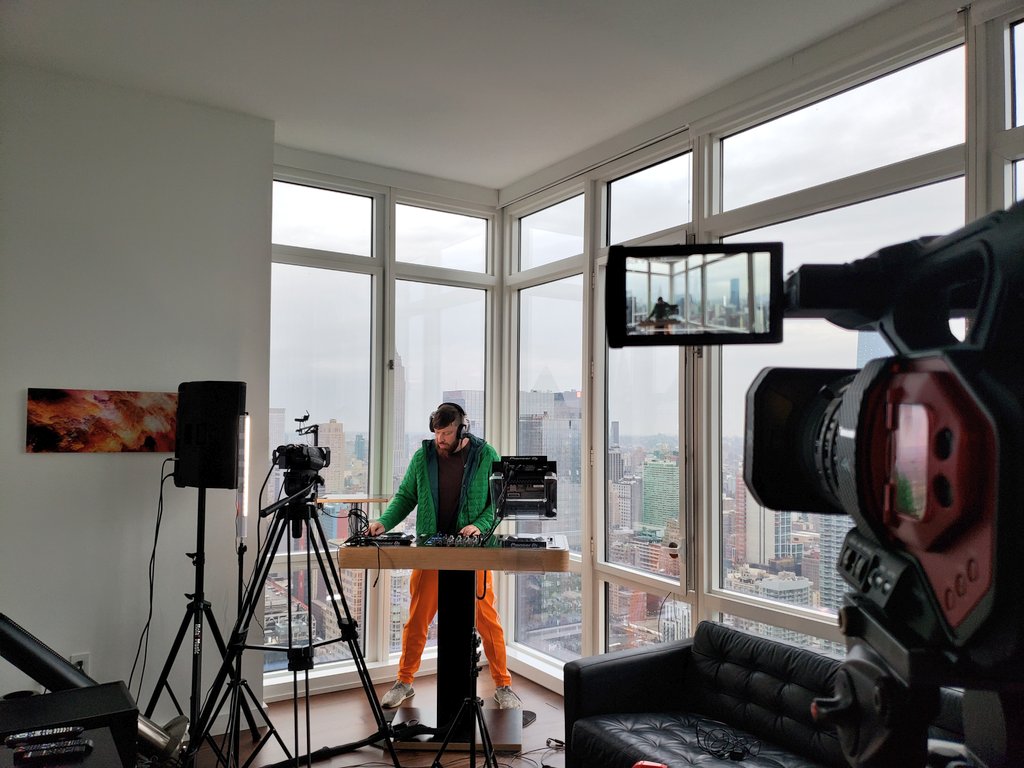 Intersect42's tweet image. Warming to go LIVE 🔴 w/ @djseanwatson here at #Intersect42Music #DeepHouse #TechHouse #HouseMusic #Progressive 7PM on our Facebook