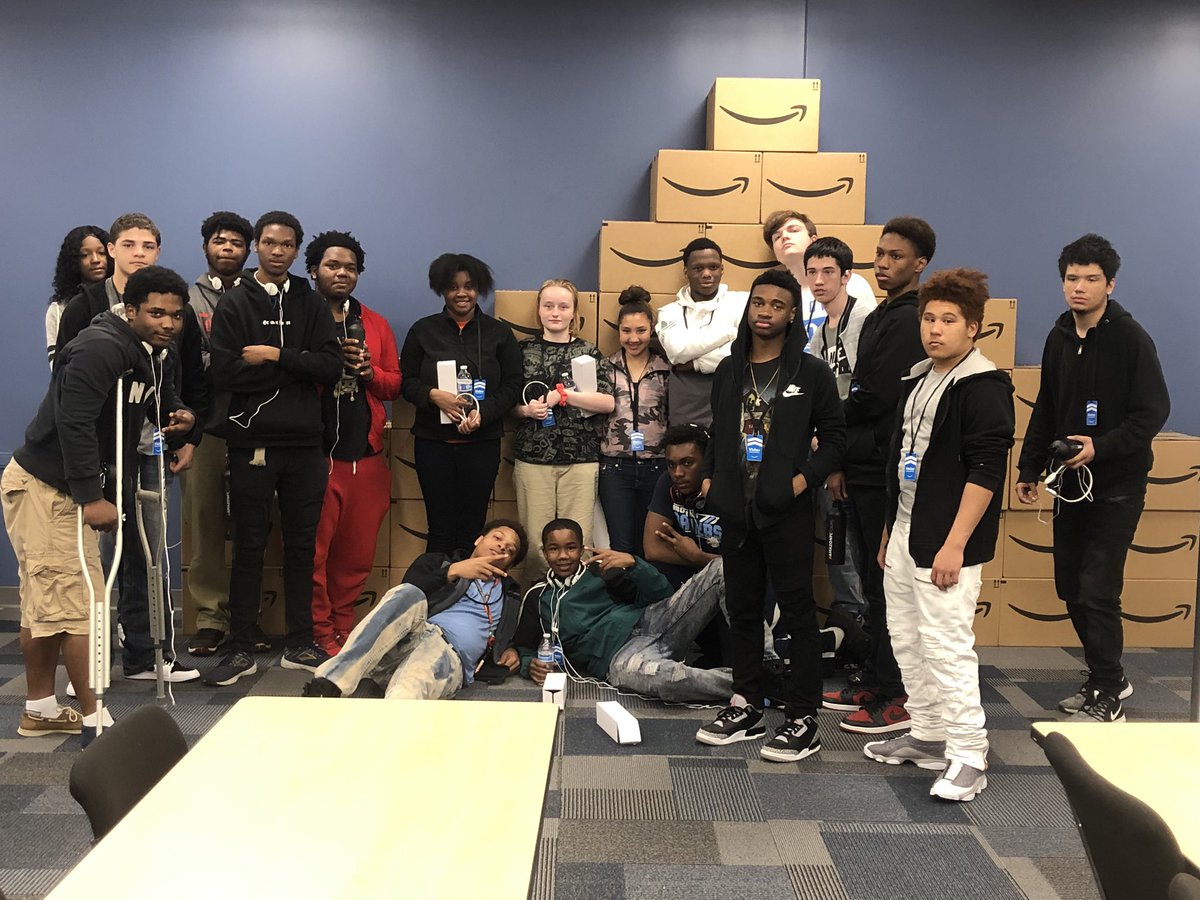 BrittanyHill84's tweet photo. Ss from @IROQUOIS_HS exploring @amazon!! Such a great tour for our students!! What are your postsecondary goals?! #KYGLEC #MyFutureStory #WeAreJcps https://t.co/ir9RMleHmd