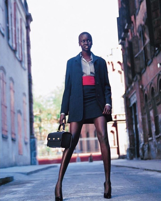 mode_univers's tweet photo. 🔔🔔[ Style ]

💃💃
.
.

@vogue @therealgracecoddington @arthurlgort 

#modeunivers #makeup 
#fashion #woman #beauty #model #photographie #mode #africa #love #day #top #blogger  #family #black https://t.co/m4Lg4AjmZD