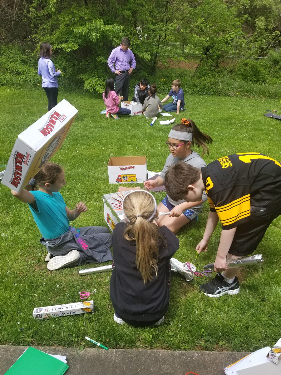 SandymountES's tweet photo. Check out Mr. Keegan's fourth grade students creating solar powered ovens! https://t.co/4vOkazPif9