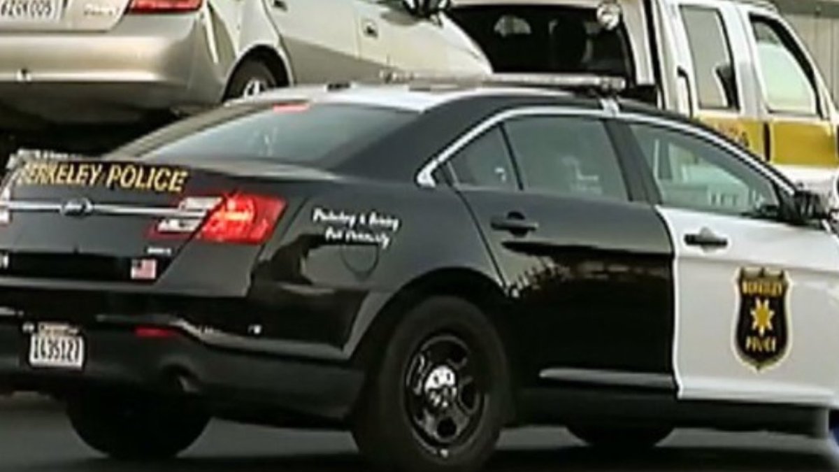 henrykleeKTVU's tweet photo. The @CityofBerkeley spent $1M in OT in 2017 to staff the @berkeleypolice #berkeleyfire comm center, where 911 calls are taking longer to be answered & morale of dispatchers is low, per @berkeleyauditor Jenny Wong in new report: https://t.co/YmhVywZ4Wq https://t.co/6VZLjGPtGh