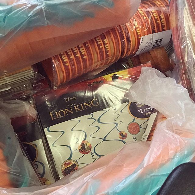 htfps's tweet image. Fresh from the manufacturer 😍 I swear #beyonce started singing when I opened the box 😂 We are ridiculously excited for @lionking 🦁 #lionking #disney #waltdisney #disneyworld #doubletap #tbt #htfps #hardtofindpartysupplies bit.ly/2Zs4XWe