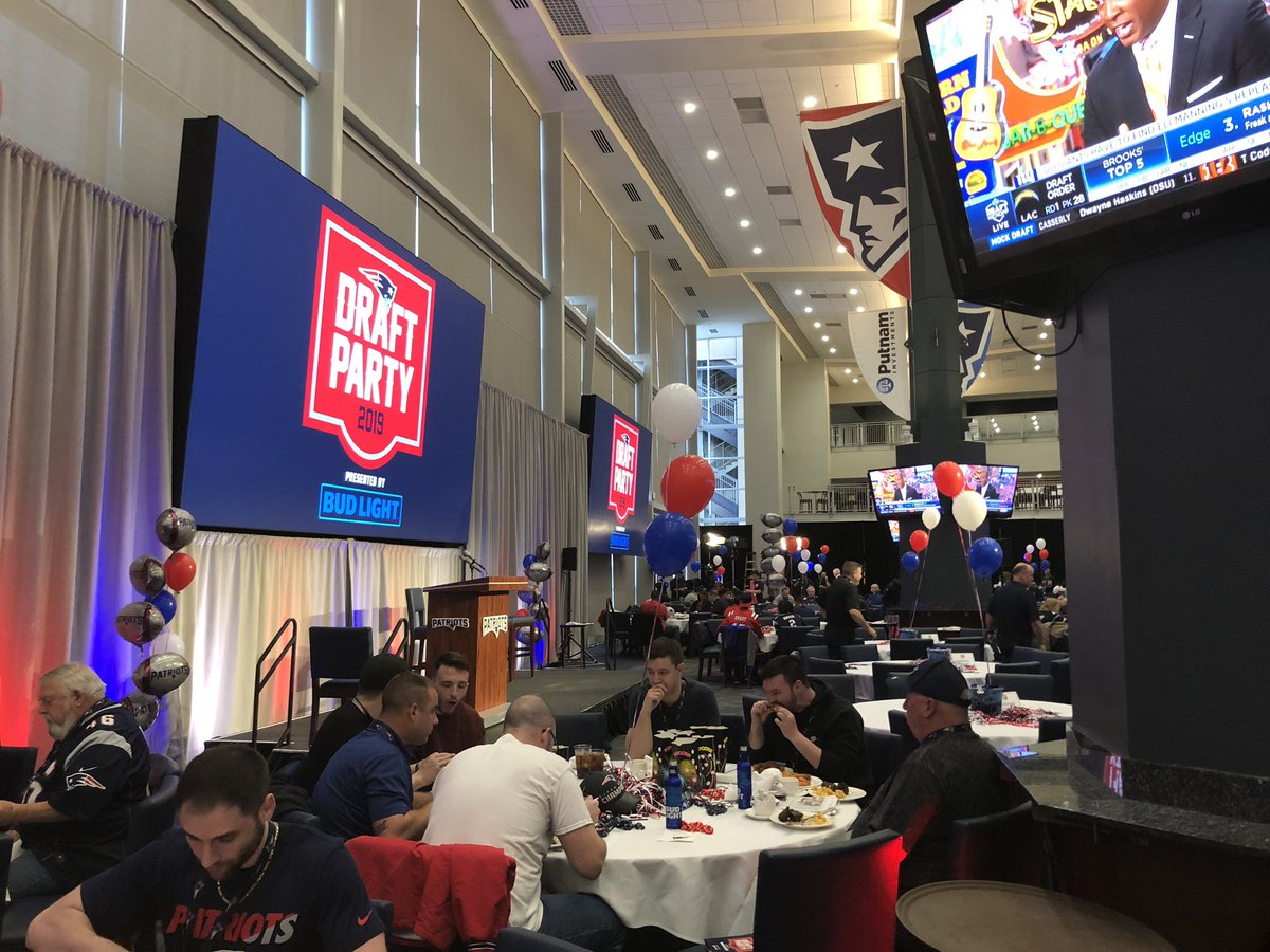 ericarallison's tweet image. .@Patriots Draft Day Party! My first time!  #GoPats #IsItSeptemberYet