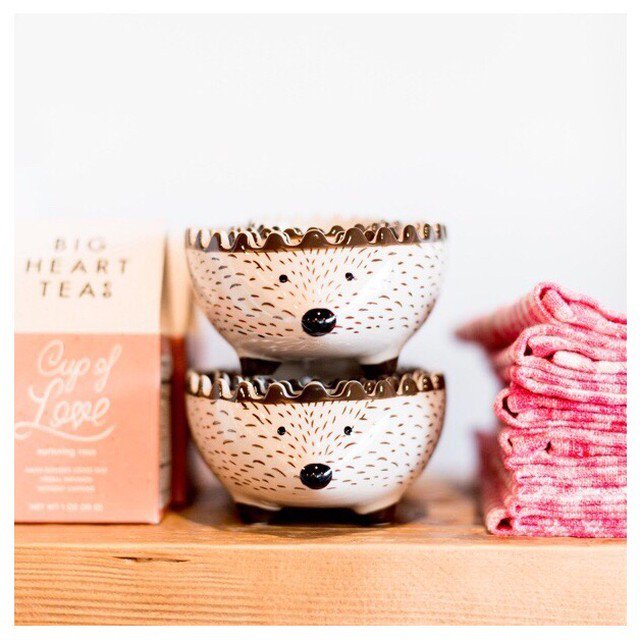 BecketHitch's tweet photo. Is it Friday yet? No... ok cool. We’ll just stay here doing this balancing act. PS we are the cutest measuring cups for all of you who might not already know us. https://t.co/CSMObMsj2t https://t.co/fyCndO9rxi