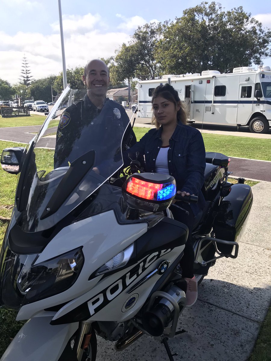 OxnardPolice's tweet photo. *Happening Now* Community Check-In at Southwinds Park. Come on down for pizza, drinks, and giveaways. #OPDRocks https://t.co/pzrzGbked3