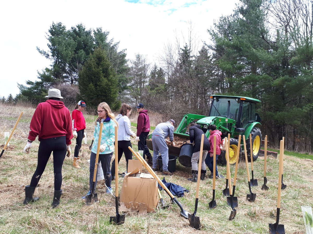 HealyKoolen's tweet photo. What an great experience for students to get to tour and plant trees at Tim Horton's Onondaga Camp . https://t.co/s4kdhgw7Kj