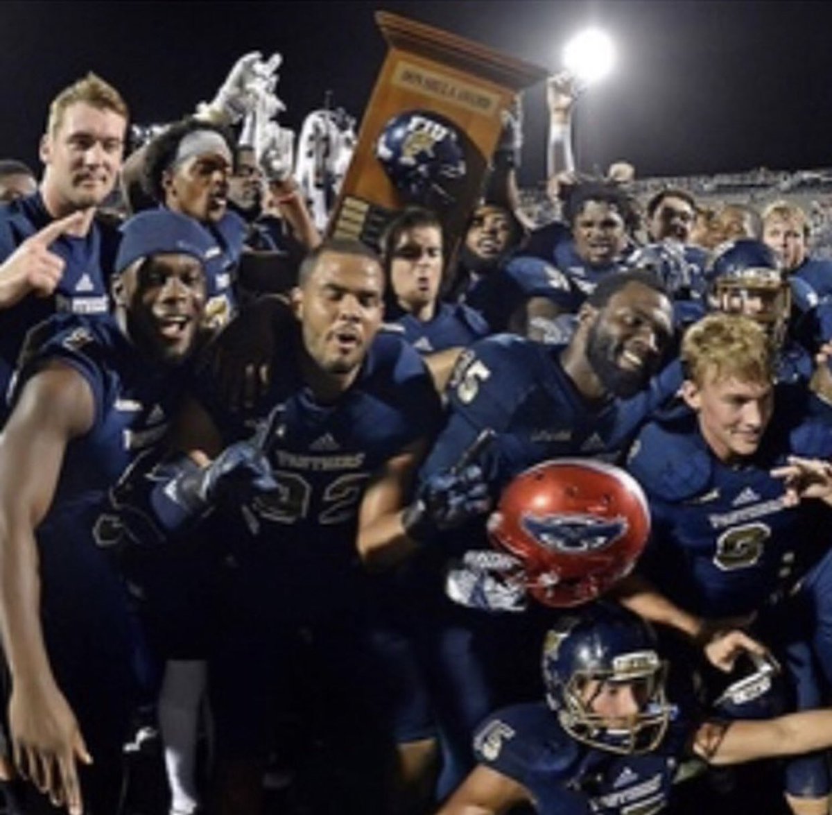 humbledken's tweet photo. Blessed to receive a(n) offer from Florida International University @CoachA_Hill https://t.co/U2pDqGJ9bo