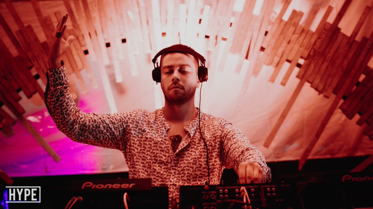 KmiloHernadez's tweet photo. Today ♟ #tbt🔙 #housemusic #techhouse #mapogodj. PH: @camilocow @yumbuluz @HYPEColombia https://t.co/nX8hiZGImz
