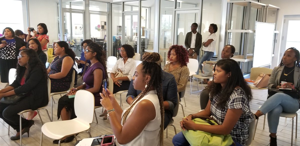 ColorCommntwk's tweet photo. #Socialize attendees learning how to become influencers.This requires strategically using paid content to grow client's personal and professional brands. #ColorCommMIA #SpaceCalledTribe #Hiro https://t.co/TiBBcTV5Mj