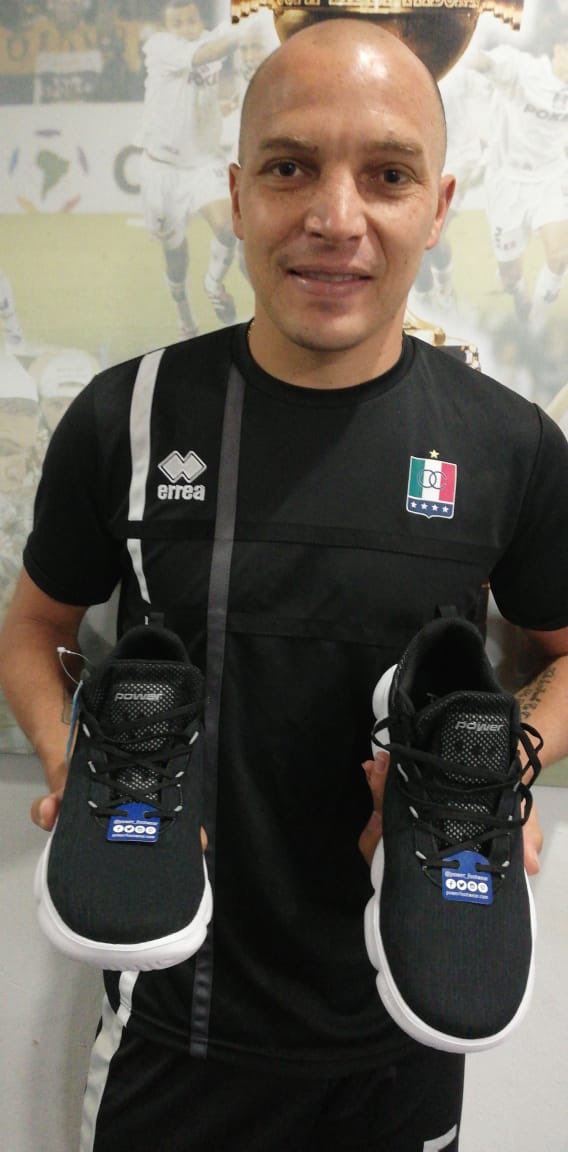 Nuestro patrocinador <a href="/BataColombia/">Bata Colombia</a> <a href="/power_footwear/">Power Footwear</a> premió a dos de los jugadores más destacados en el triunfo frente al Cali. Divertido y cómodo es caminar con MELLO. Cómpralos en tu tienda Bata más cercana bata.com.co #PowerMello #MarshmallowSoft