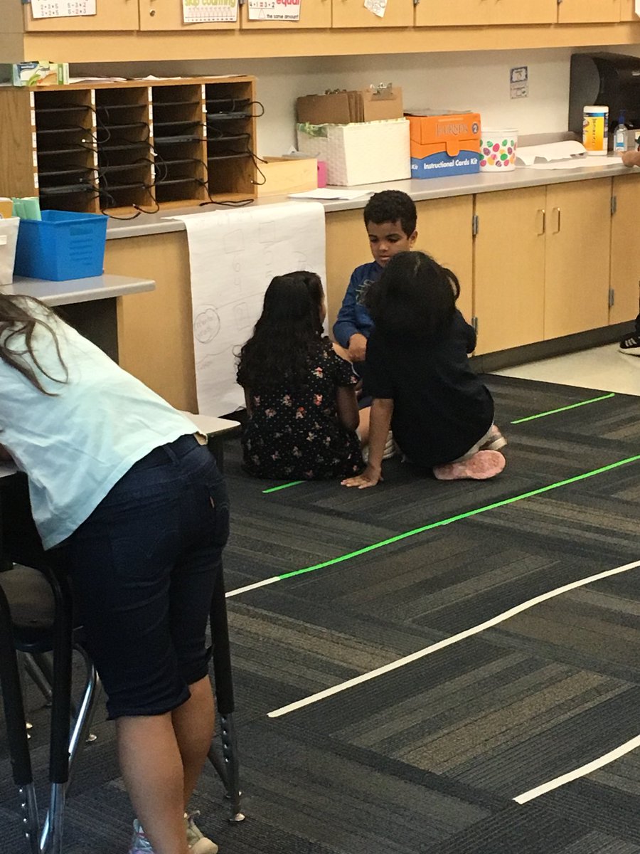 ConnorlynnG's tweet image. Sometimes we do math in teams and write about it. #communitybuilding #moneymath @CESMiniCougars