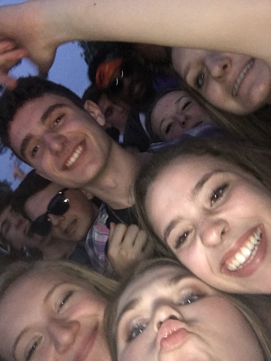 FeltBridget's tweet photo. Happy birthday @tarantino_lily I love u so so much bb💕💕 I hope you have an amazing day!!! #comeatmein8fifferentdirections https://t.co/VydF8hHjrk
