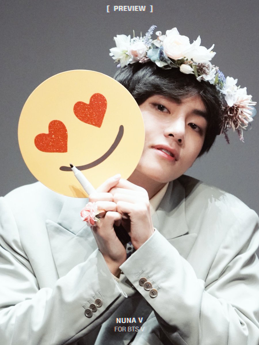 beoo_twt's tweet photo. Giá như chúng taa gần nhau một chút... 
Có thể sẽ dễ dàng hơn :(((
👑👑👑

#BBMAsTopSocial BTS @BTS_twt https://t.co/8AYmc9OzWO