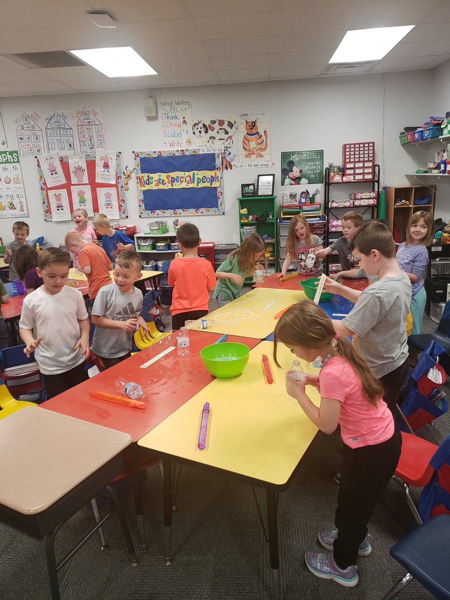 Riley_Principal's tweet photo. STEM fun in kindergarten as they measure bubbles! #RileyBestoftheBest #STEM https://t.co/SrmjCEhwPY