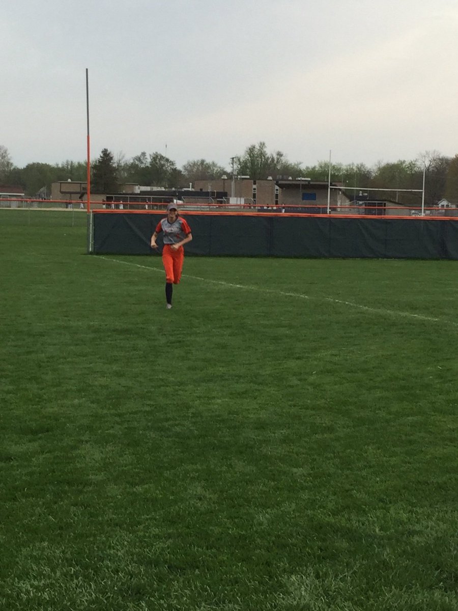 PontiacSoftball's tweet photo. Cheeto likes to follow in Amanda’s footsteps 😂🏃🏽‍♀️ #lovesprints https://t.co/rd3LvIdEDq