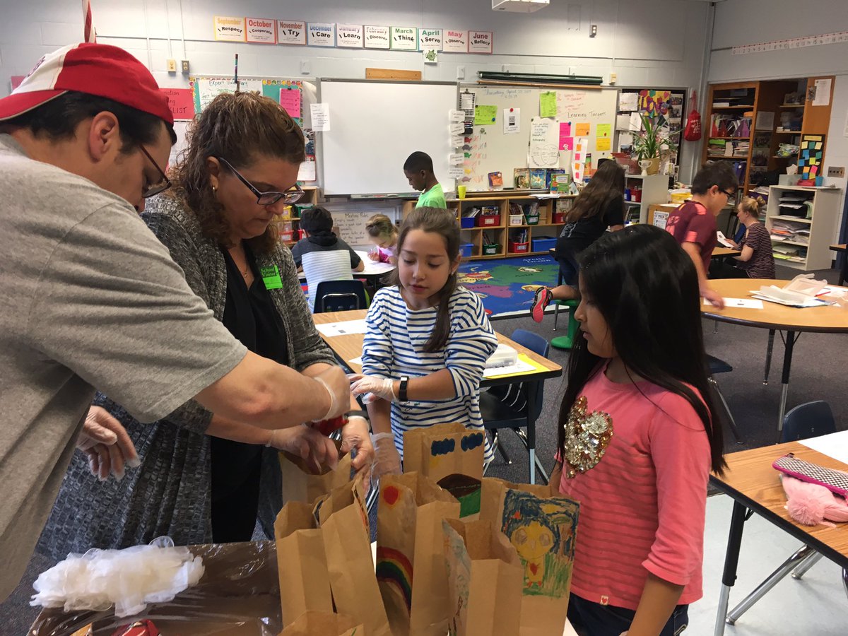 MsBergsClass's tweet image. Many thanks to our parent volunteers who worked together with students to make bagged meals for @ASPANlink. Helping our community shows this month’s Campbell Way principle “I serve” @CampbellAPS #APSGetInvolved #APSisAwesome