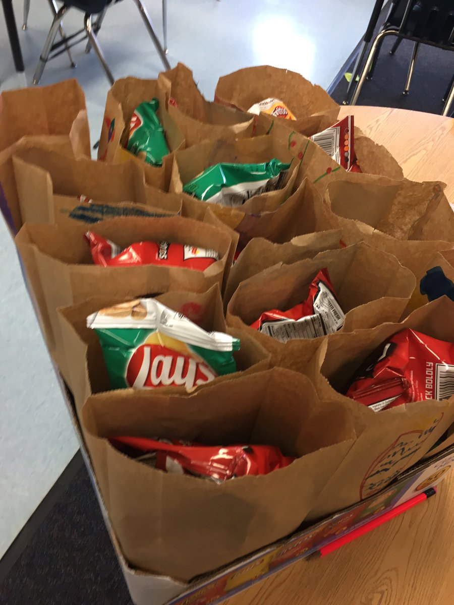 MsBergsClass's tweet image. Many thanks to our parent volunteers who worked together with students to make bagged meals for @ASPANlink. Helping our community shows this month’s Campbell Way principle “I serve” @CampbellAPS #APSGetInvolved #APSisAwesome