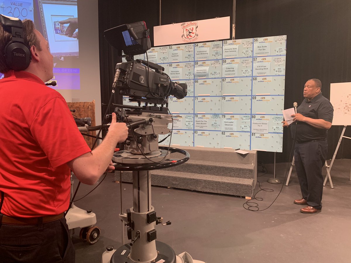 TanyaORourke's tweet photo. Check it out!! @wcpo’s Larry Shields volunteering at @cetconnect #actionauction tonight! https://t.co/Hj6mQvfIyC
