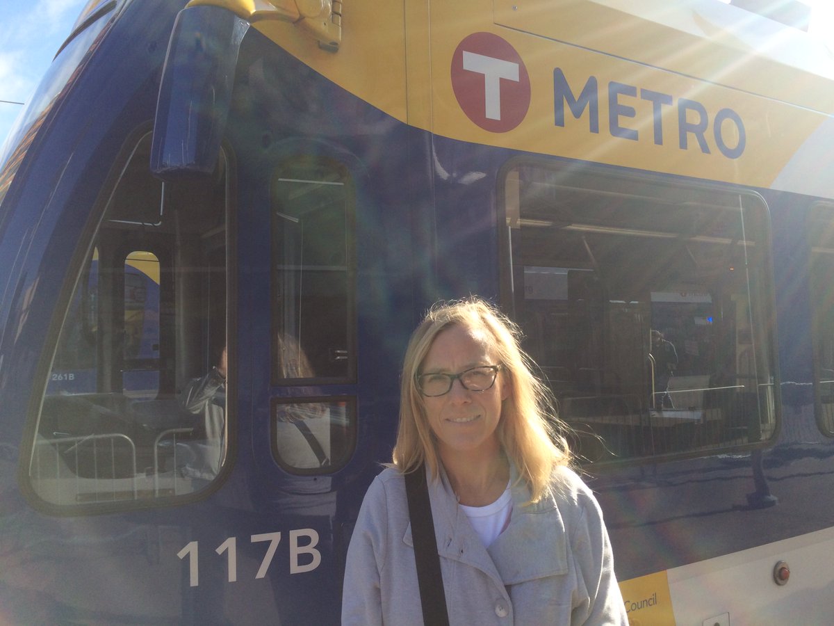 MetroTransitMN's tweet image. "Riding transit is 100 percent 'me time.' I can read, play Candy Crush, catch up on e-mails, or listen to podcasts." -Kelci Stones, Blue Line ow.ly/8XiT30oxB3L Why do you #GetonBoard?