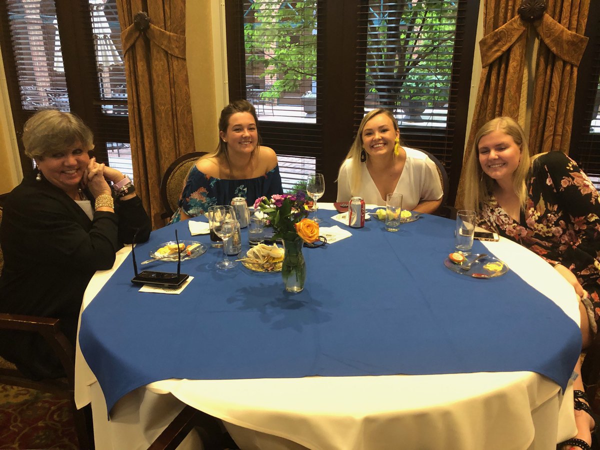 profkakie's tweet photo. These students make award-winning news media, websites, podcasts, advertisements and magazines. And, I’m lucky enough to have them in my classes! #kykernel #newslife https://t.co/wKHmcOpPPz