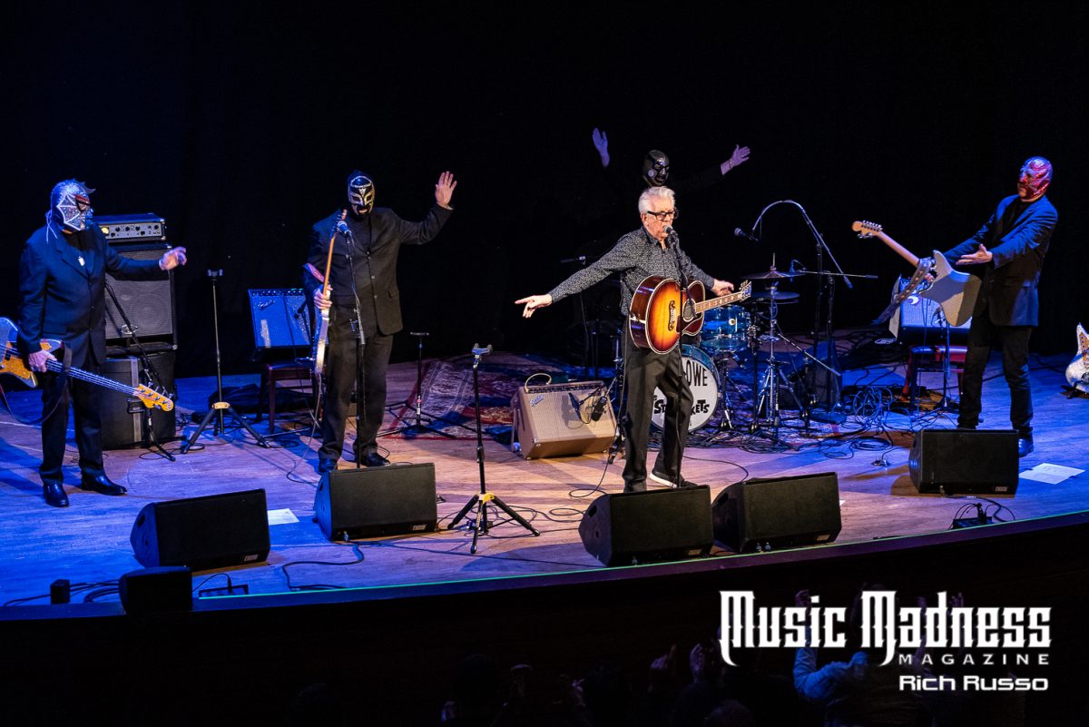 musicmadnessmag's tweet photo. Nick Lowe & Los Straitjackets - A Musical Snack For The Ears! #concertphotos #concertreviews #livemusic #music #musicislife #musicmadnessmagazine #DawnLandes #InfinityMusicHall #LosStraitjackets #NickLowe #TokyoBay https://t.co/xmBxmdrfKB https://t.co/O15Bz8LCRs
