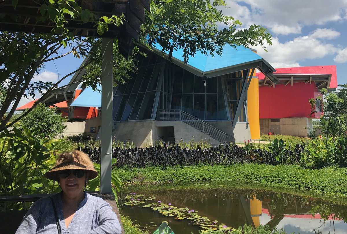 swaforini's tweet photo. En el @BioMuseoPanam #RedPOP2019 hermosa arquitectura de #FrankGehry https://t.co/ihbzRCpEkr
