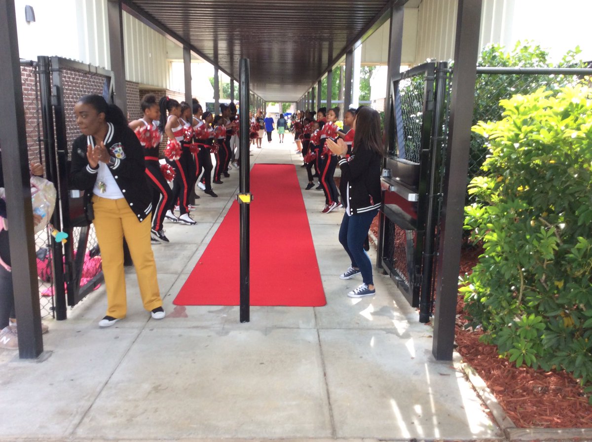Kendra_Hamby's tweet photo. 🚌🚌Inspiring field trip to Holly Hills PK-8 School~Thank you @HHSK8Knights for “Red Carpet Treatment” from start to finish. Amazing transformation: Empowering Student Leaders, Creating Houses, Building Community Partnerships... @volusiaschools @NeregionD @Grantham_Greats  #SIG4 https://t.co/NjESxJsCQb