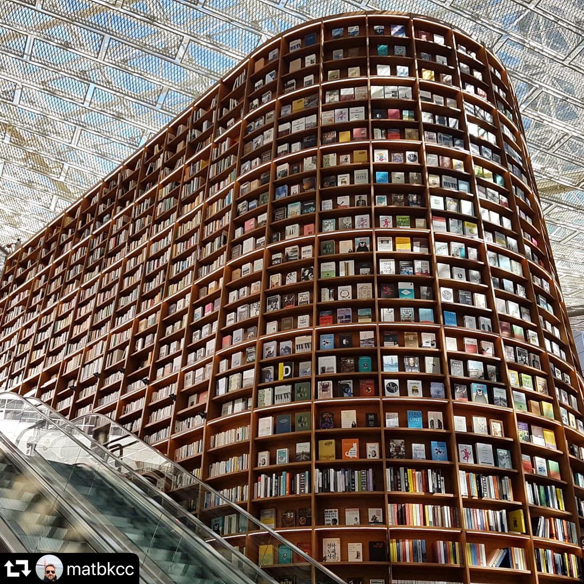 SeaburySolution's tweet photo. #throwbackthursday @matbkcc
Visiting the Starfield Library in Gangnam district, Seoul, during a day trip to the South Korean capital. A nice #tbt from the successful implementation project in KAEMS! #operationsteam #aircraftmaintenance #implementationproject #seaburycrew #mro https://t.co/lo0uvcrnt5