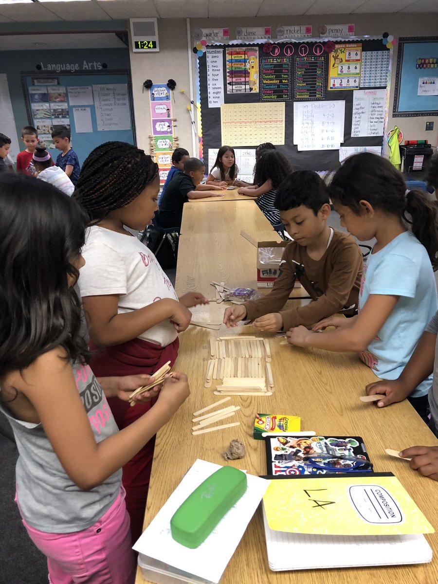 deanna_farias's tweet photo. Structures w different materials! #NGSS #Team2 #VVUSD https://t.co/MtRh0PNURN