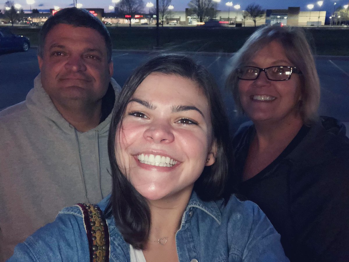 AlyssaMMarley's tweet photo. Gotta love when the parents come to visit you and take you to @Dinosaur_BBQ for lunch! Thankful for them enduring the mass amounts of selfies snapped. 🦖🍗🤳🏽🧡#cnyeats #syracuse  #fam https://t.co/n1N49kg3IT