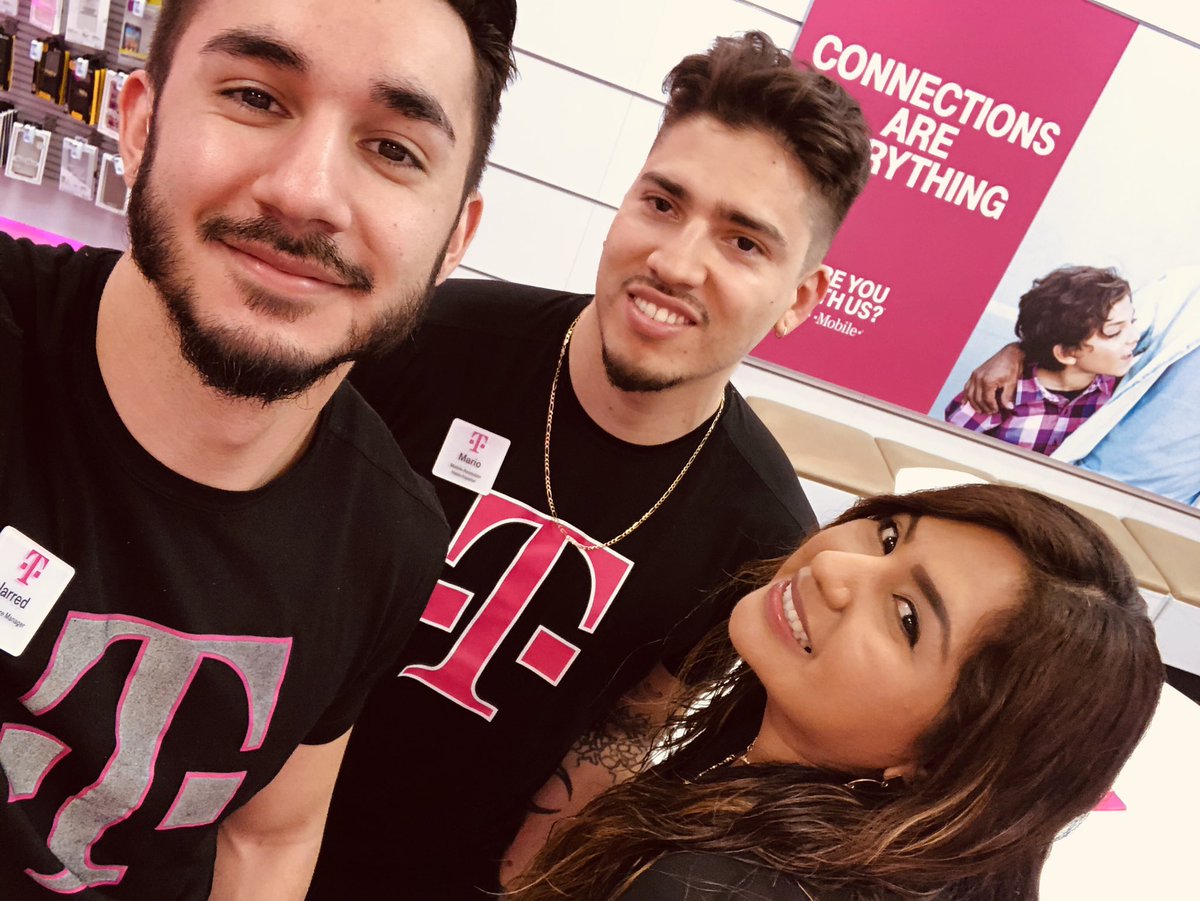 The best trainers are magenta!! 💞💓 Always good partnering up with @LilianaCcohoa for the best of our people!! #WestIsBest #TrainerLove