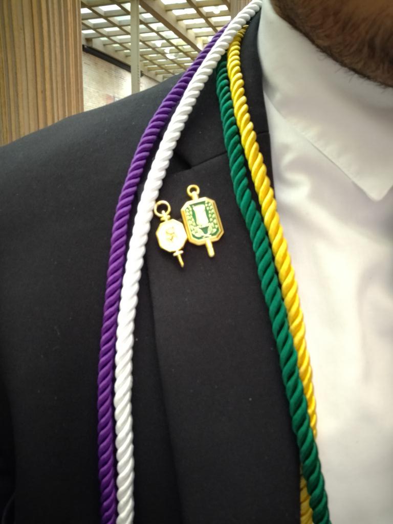 Ming_Uhh_Ling's tweet image. Coming into pharm school I wasn&apos;t even sure if I would make it through. Look at me now #lightflex #PhiLambdaSigma #RhoChi