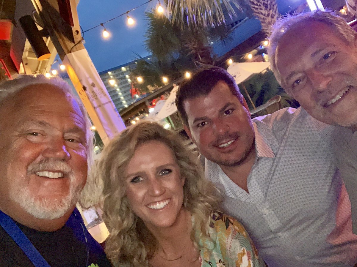 ProducerJam's tweet photo. Hanngin at #HammerheadFreds with our judges  hannah lance and craig for @SandJamFest https://t.co/UobFsp6ZmL