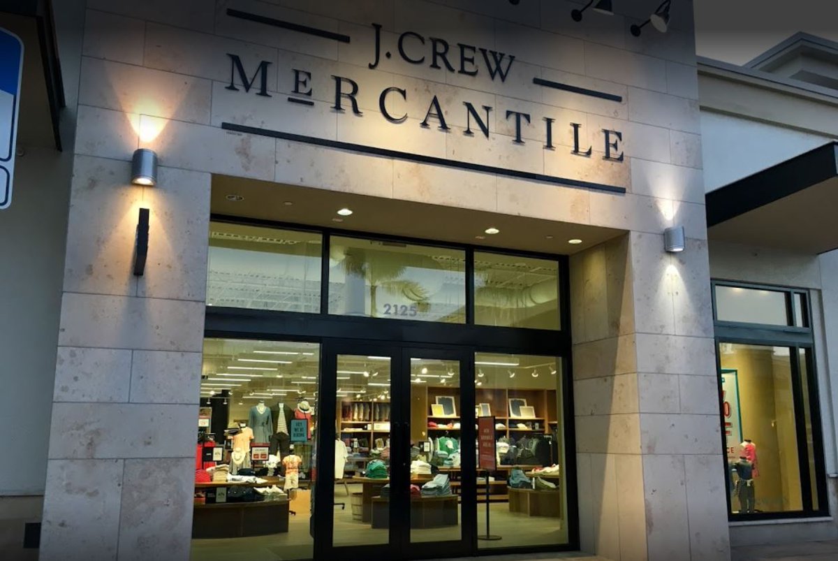 Res_Mercato's tweet photo. Since 1983, J. Crew has been modernizing the classics and utilizing the best materials, such as Irish linen and Japanese denim. Choose style over fashion and mix it up! Visit https://t.co/z594RbOfnh  to shop now...

#mercatospotlight #jcrew #mercatoshopping #mercato #urbanliving https://t.co/pZYWJ34EA9