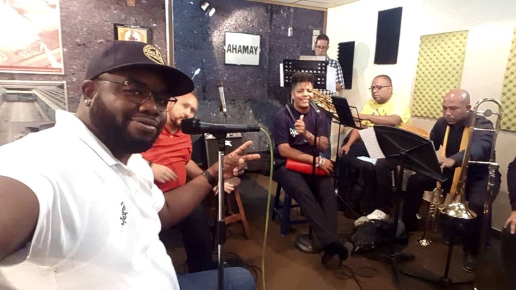 MarcialSonero's tweet photo. .@MarcialSonero y #LaCofradía el ensayo estuvo fenomenal, está noche habrá ☄️🔥🔥🔥🔥🔥🔥🔥🔥 en #CitoBar
Maracay estamos casi listos para una noche de #SalsaYSaborrrrr
#Aguapalosgallos https://t.co/9wbFpNXKVD