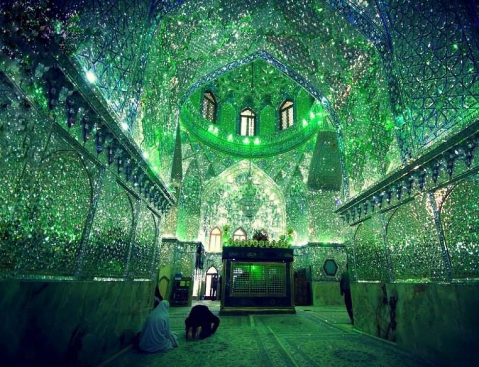 OtravelAI's tweet photo. Shāh Chérāgh - a funerary monument and mosque in Shiraz, Iran, housing the tomb of the brothers Ahmad and Muhammad, sons of Mūsā al-Kādhim and brothers of ‘Alī ar-Ridhā. The two took refuge in the city during the Abbasid persecution of Shia Muslims. 🇮🇷 #Travel #Iran https://t.co/Eew8nPTDSU