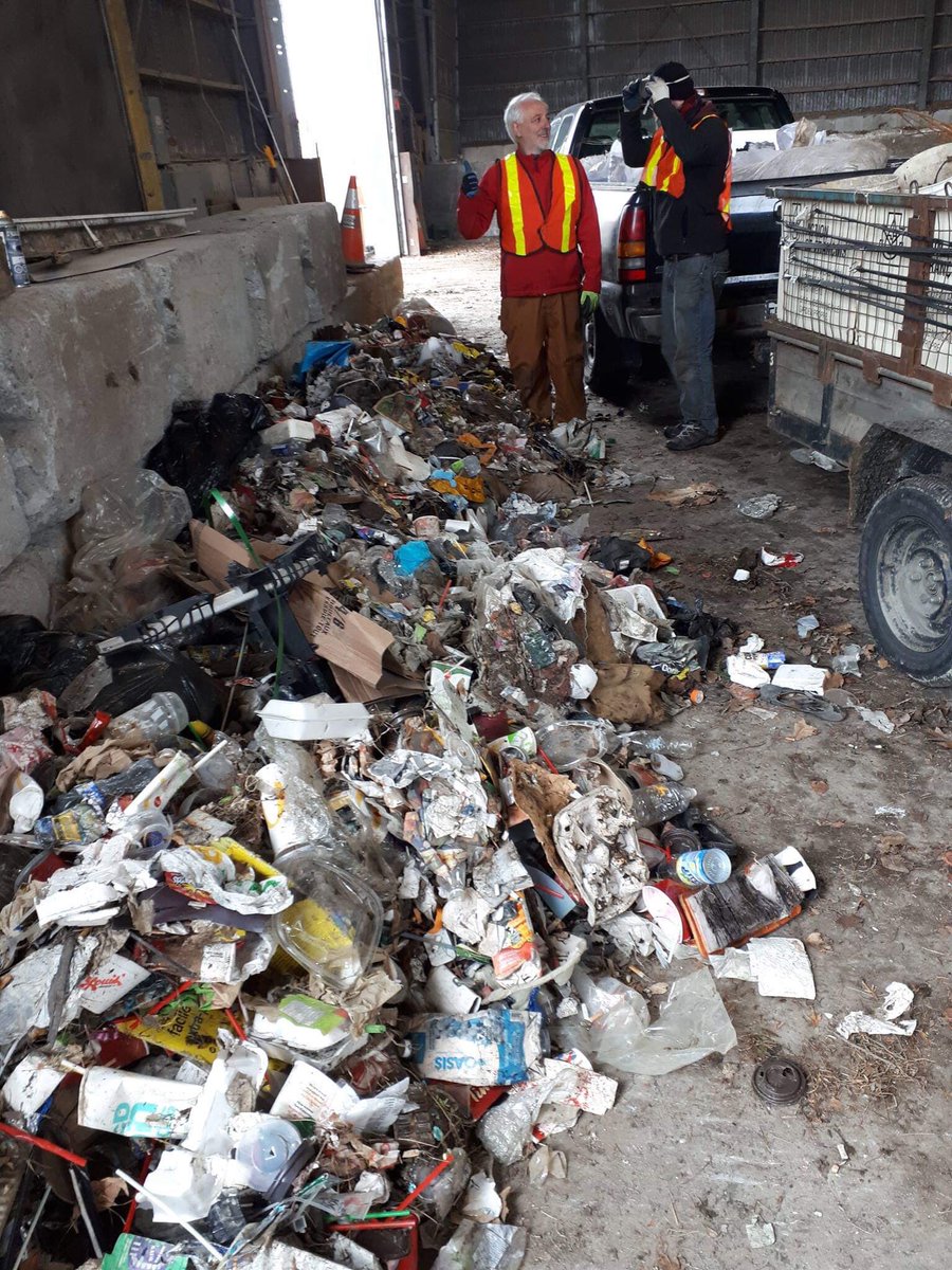 Action Saint-François a fait le bilan de son activité de collecte de déchets réalisée le Jour de la Terre à #Sherbrooke. 964 kg de matières ont été récupérées au centre-ville ou le long des rives de la rivière Saint-François #rces