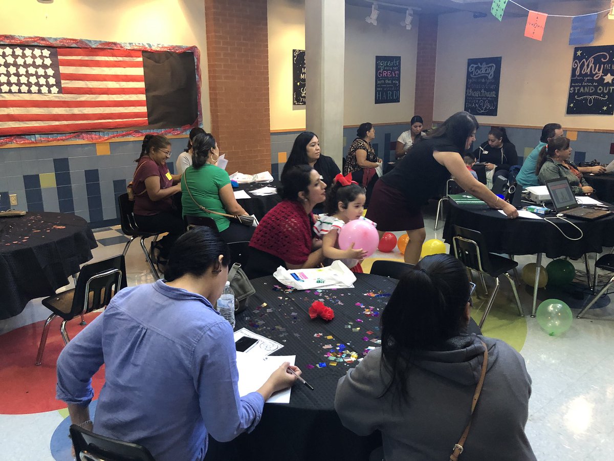 izzygonzalez72's tweet photo. Sky Harbor Elementary Bilingual teachers celebrate el Dia de los Niños!  Parent workshops on family literacy, fiesta medals, free books, baile and Piñatas!  ¡Somos Southwest! #EmbracingBilingualism #SA4DualLanguage https://t.co/lKIAYIBI8f