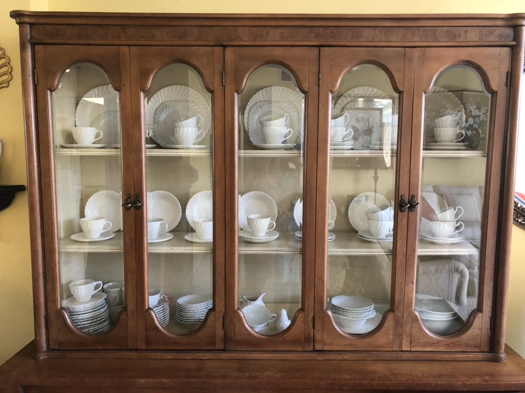 palmbeachdesig1's tweet image. It’s amazing what you encounter when you walk into a space for the first time during a restoration project. Old appliances, China cabinets..... in this space made us pause for a few minutes and appreciate what was once shiny and very new! #palmbeachdesignmasters