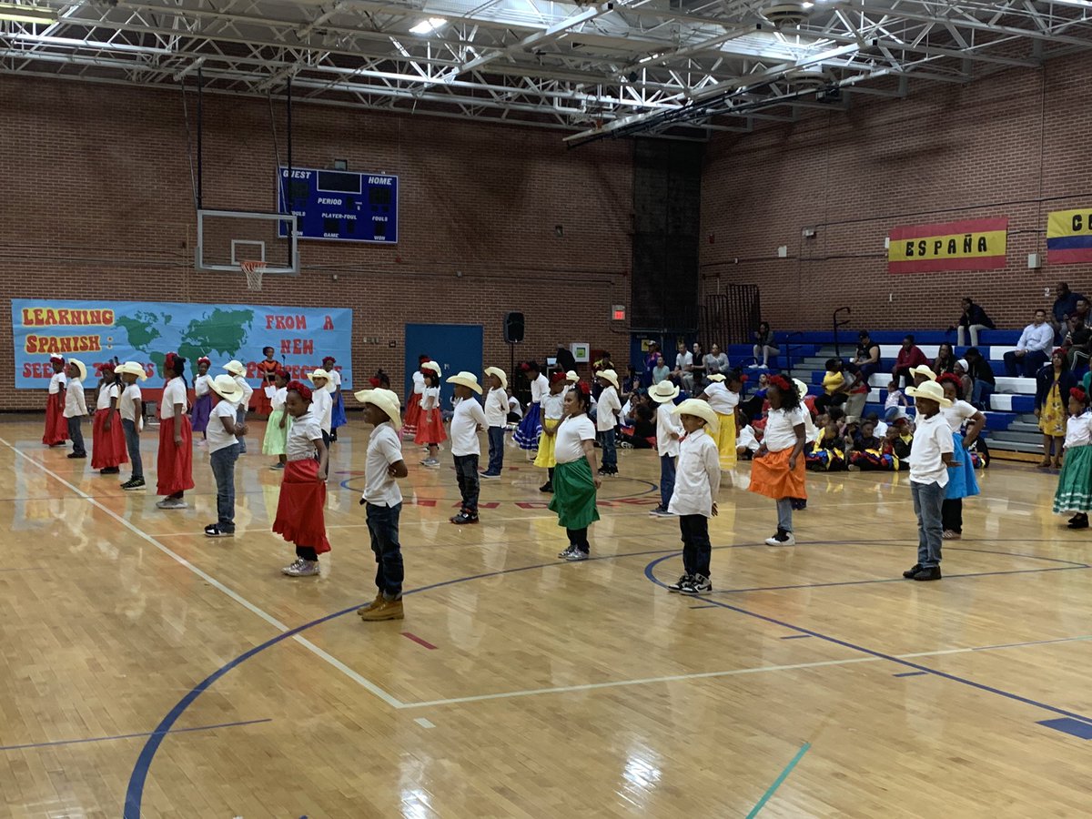 mfernandezSFES's tweet photo. @cvillamizar13 @Rhamesaints did a great job with the end-of-year international program. #culturematters #FLRocks #globalcitizens @FLRichlandone @RichlandOne #Spanishnight https://t.co/tNKkXEo3oI