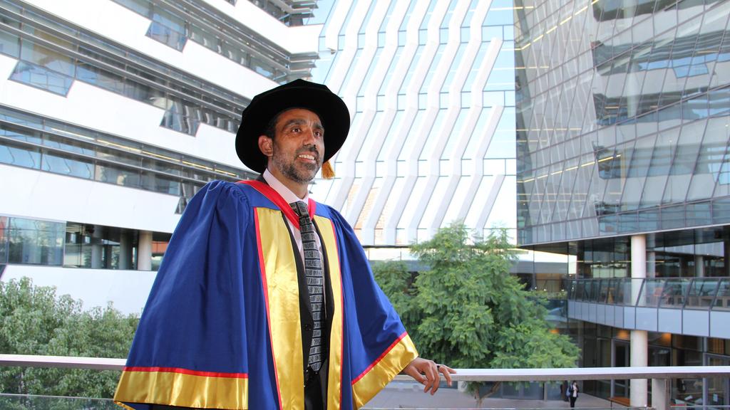 sydneyswans's tweet photo. Congratulations to Bloods Legend Adam Goodes who was awarded an honorary doctorate by UniSA for his human rights advocacy, fight against racism and support for Aboriginal youth.

📸@UniversitySA https://t.co/XZOWrVgLri