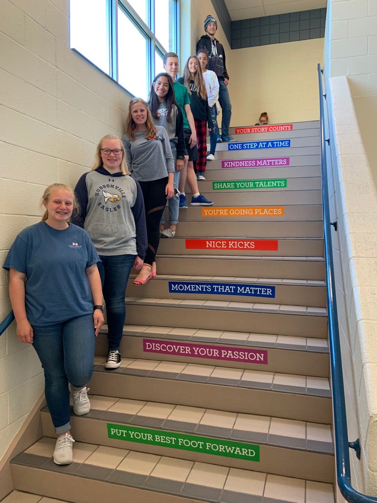 renaissanceHHS's tweet photo. The student appreciation committee really stepped it up today! 😋#eaglesworkinghard @J_Renaissance @HudsonvilleHS https://t.co/NuacCBVXUm