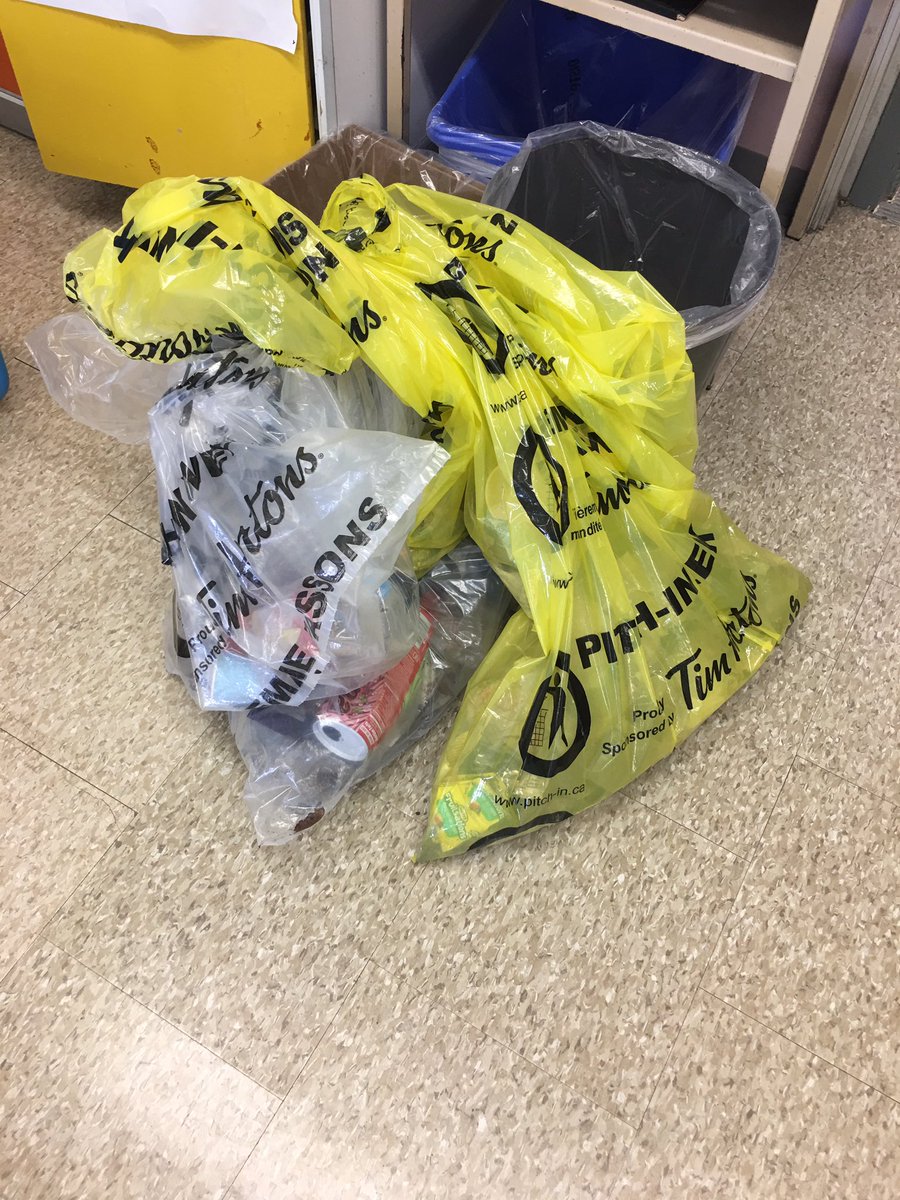 MrsValentini1's tweet photo. Today @CorpusChristiDP did a school yard clean up and our class did a great job at collecting garbage and recycling that we found in our yard and park! @ON_EcoSchools @DPCDSBSchools #keepourworldclean https://t.co/XMm14jL5I9